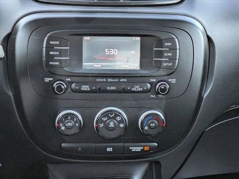 Used 2016 Kia Soul + image 15