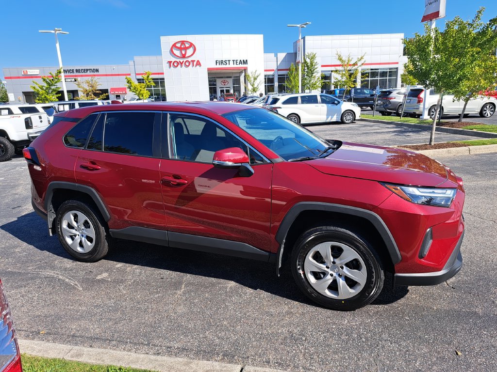 Used 2024 Toyota RAV4 LE AWD/4WD image 6