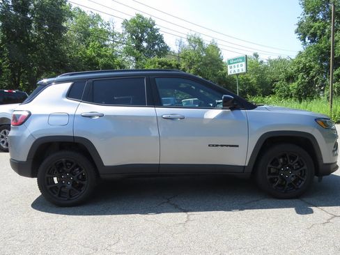 Used 2023 Jeep Compass Latitude w/ Convenience Group AWD/4WD image 4