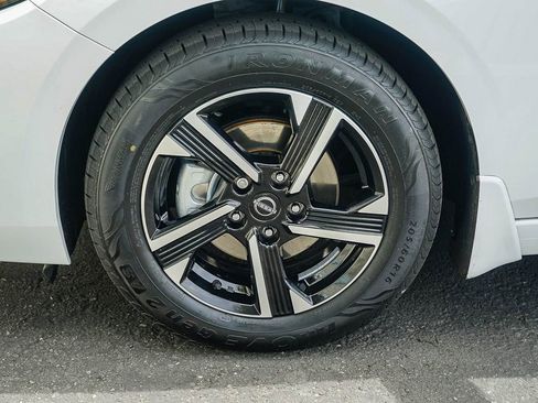 Used 2025 Nissan Sentra SV w/ All-Weather Package FWD image 9