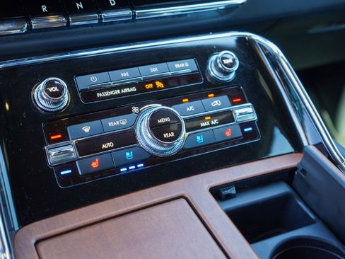 Used 2024 Lincoln Navigator Black Label image 14