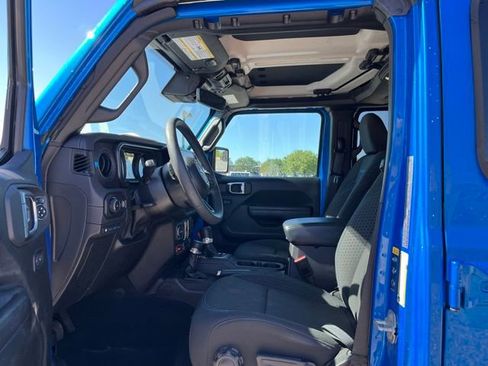Used 2024 Jeep Wrangler Unlimited Rubicon 4xe w/ Technology Group AWD/4WD image 13