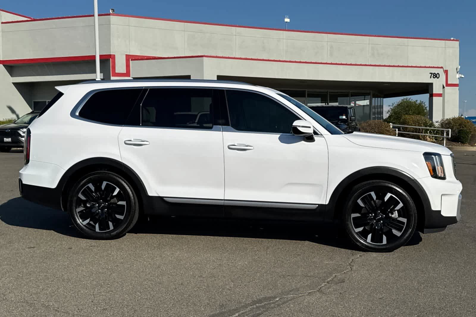 Used 2024 Kia Telluride SX Prestige w/ Towing Package AWD/4WD image 6