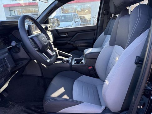 Used 2025 Toyota Tacoma TRD Off-Road image 10