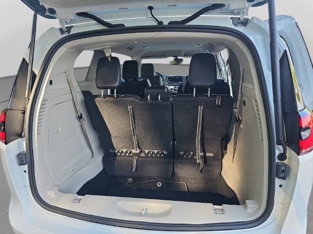 Used 2023 Chrysler Pacifica Touring-L FWD image 29