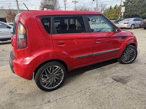 Used 2010 Kia Soul + w/ Audio Pkg image 7