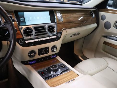 Used 2016 Rolls-Royce Ghost image 34