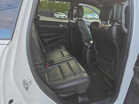 Used 2020 Jeep Grand Cherokee Limited w/ Luxury Group II image 32