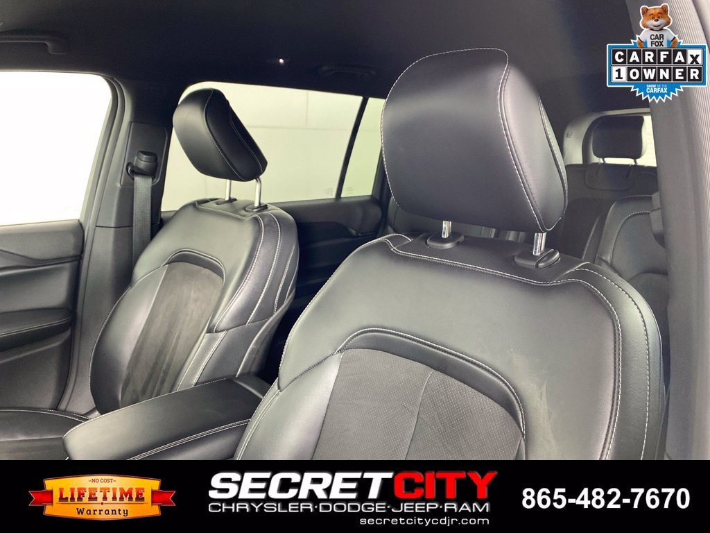 Used 2023 Jeep Grand Cherokee L Laredo AWD/4WD image 10