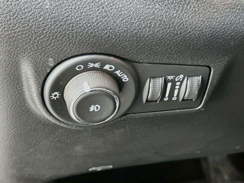 Used 2025 Jeep Compass Trailhawk AWD/4WD image 17