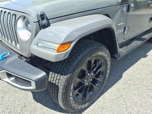 Used 2023 Jeep Wrangler Unlimited Sahara w/ Cold Weather Group AWD/4WD image 8