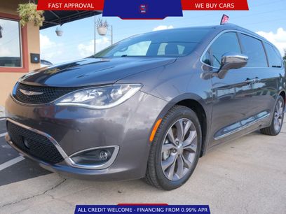 Used 2018 Chrysler Pacifica Limited w/ Tire & Wheel Group