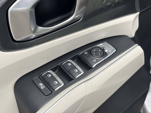 New 2026 Kia Sorento S FWD image 17