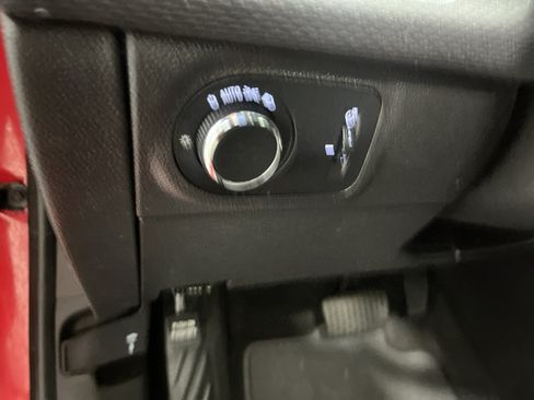 Used 2018 Chevrolet Cruze LS FWD image 31
