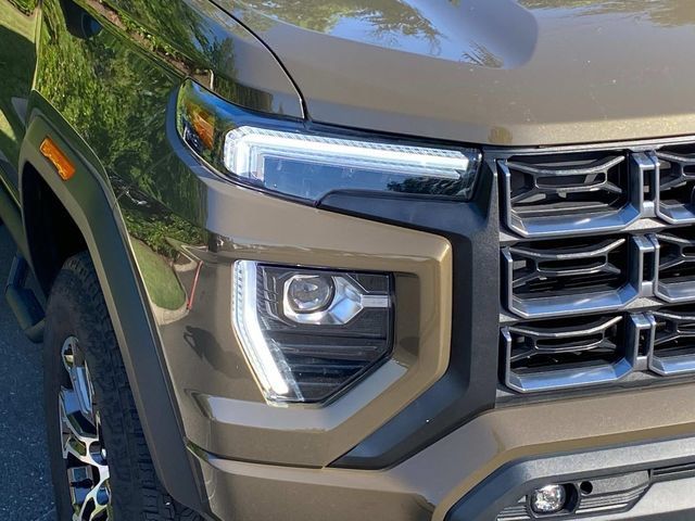 Used 2025 GMC Canyon AT4 AWD/4WD image 4