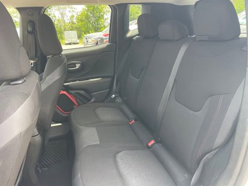 Used 2017 Jeep Renegade Trailhawk AWD/4WD image 9