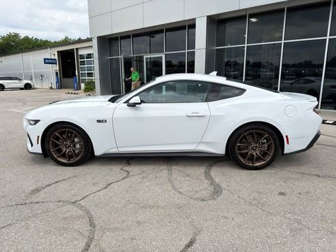 Used 2024 Ford Mustang GT Premium RWD image 4