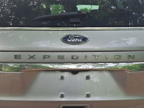 Used 2024 Ford Expedition Limited AWD/4WD image 10