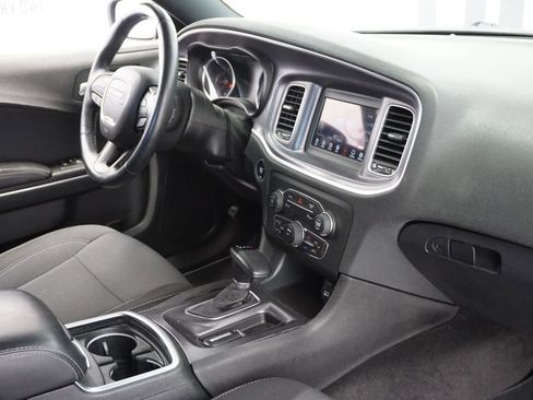Used 2018 Dodge Charger SXT RWD image 21