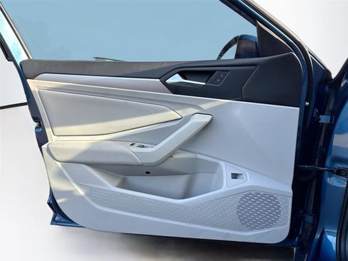 Used 2019 Volkswagen Jetta SE w/ Cold Weather Package image 17