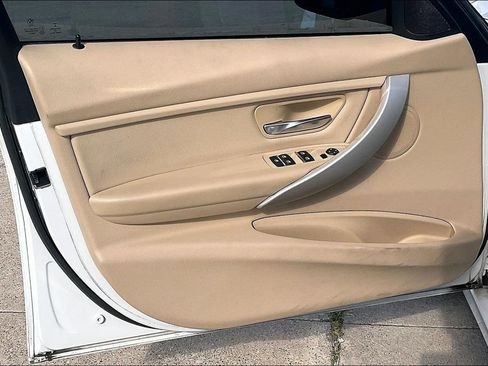 Used 2016 BMW 320i Sedan RWD image 16