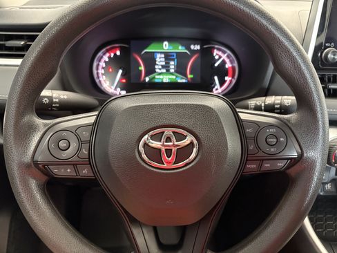 Used 2025 Toyota RAV4 XLE FWD image 22