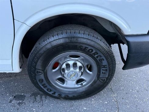 Used 2011 Chevrolet Express 2500 image 32