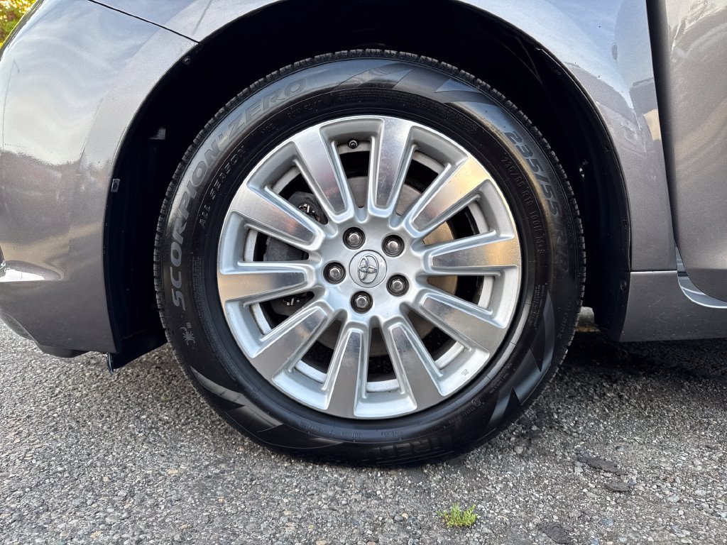 Used 2017 Toyota Sienna XLE w/ XLE Navigation Package AWD/4WD image 27