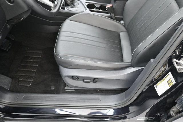 Used 2023 Volkswagen Tiguan SE FWD image 13