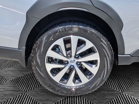 Certified 2025 Subaru Outback Premium AWD/4WD image 9