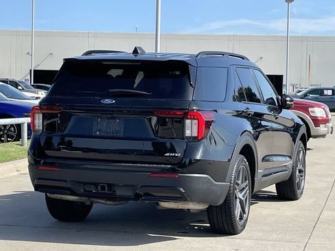 Used 2025 Ford Explorer ST-Line w/ ST-Line Street Pack AWD/4WD image 4