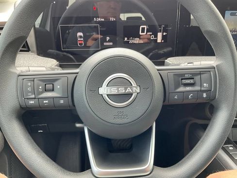 Used 2025 Nissan Kicks SV FWD image 11