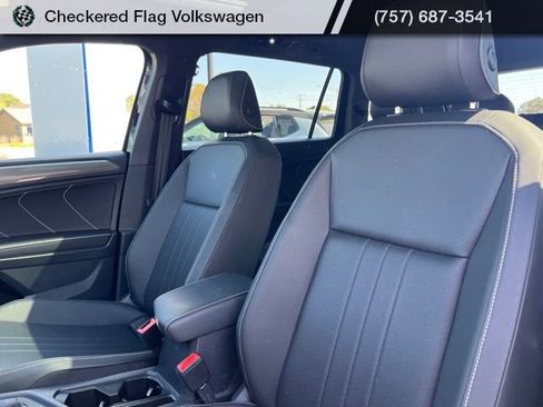 Used 2023 Volkswagen Tiguan SE R-Line image 21