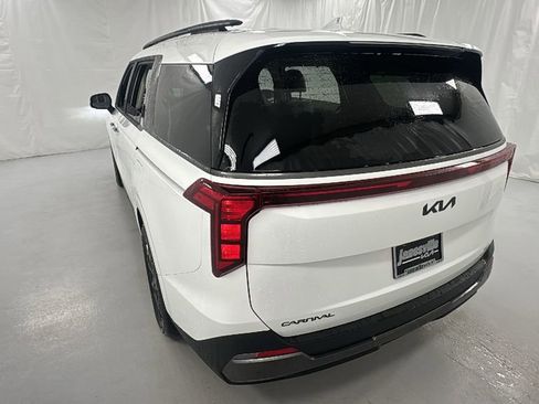 New 2026 Kia Carnival SX w/ SX Dark Edition Package FWD image 5
