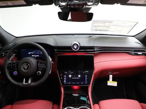 New 2025 Maserati Grecale Modena image 16