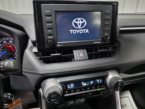 Used 2021 Toyota RAV4 LE AWD/4WD image 13