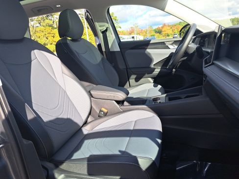 New 2026 Volkswagen Tiguan SE image 10