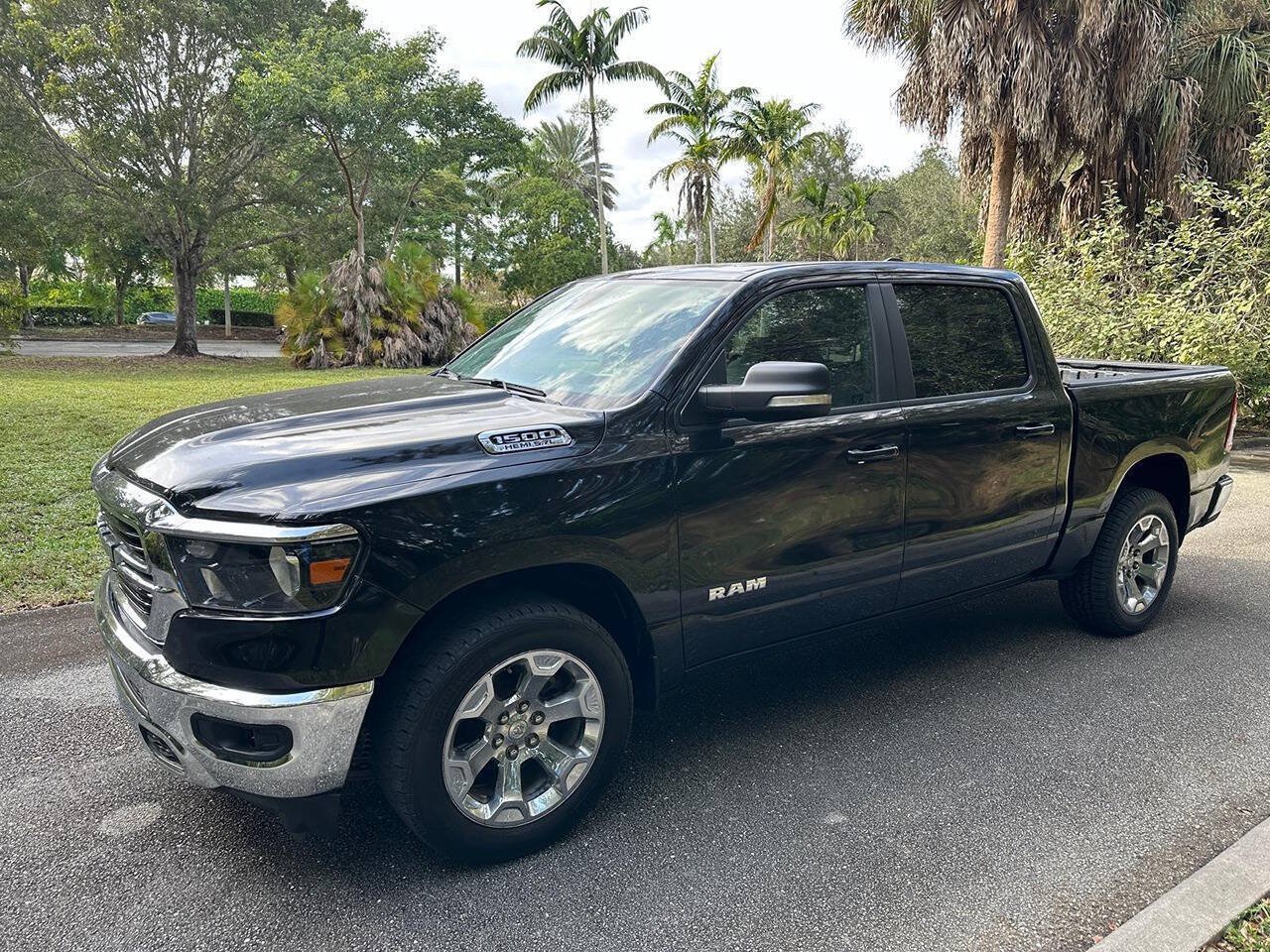 Used 2021 RAM 1500 2WD Crew Cab image 3