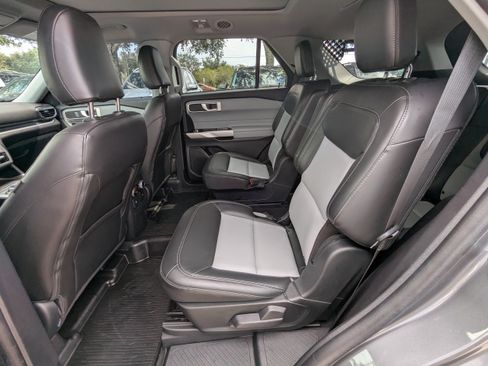 Used 2022 Ford Explorer XLT w/ Equipment Group 202A image 16