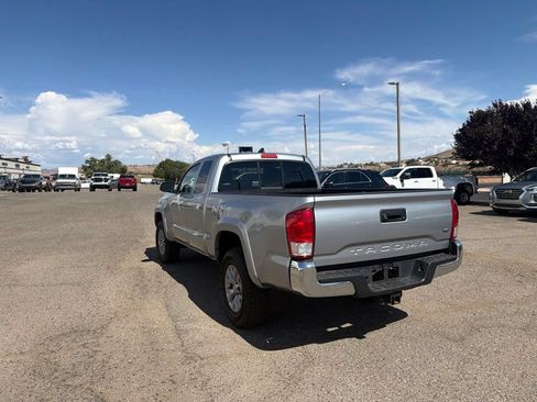 Used 2017 Toyota Tacoma SR5 w/ Tow Package RWD image 7