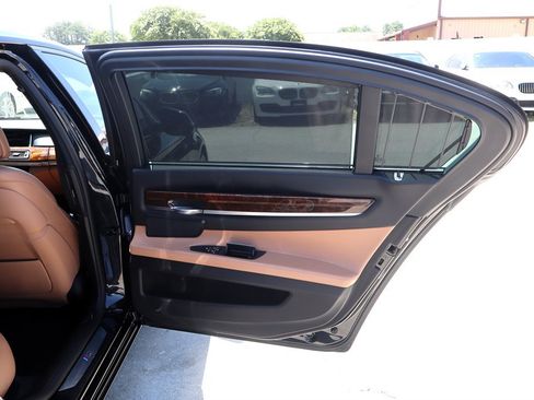 Used 2014 BMW 750Li xDrive AWD/4WD image 36