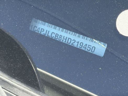 Used 2017 Jeep Cherokee Latitude image 26