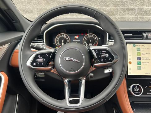 New 2025 Jaguar F-PACE R-Dynamic S image 18