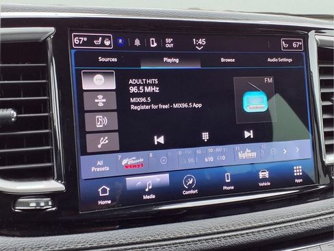 Used 2024 Chrysler Pacifica Touring-L FWD image 10