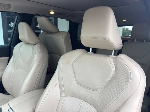 Used 2023 INFINITI QX60 Luxe w/ Cargo Package FWD image 3