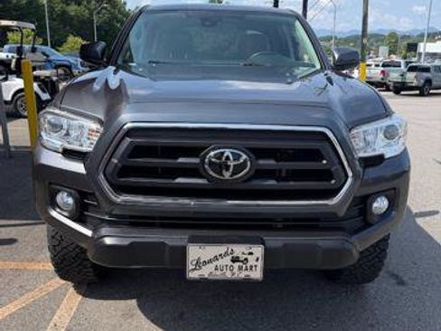 Used 2021 Toyota Tacoma SR5 AWD/4WD image 3