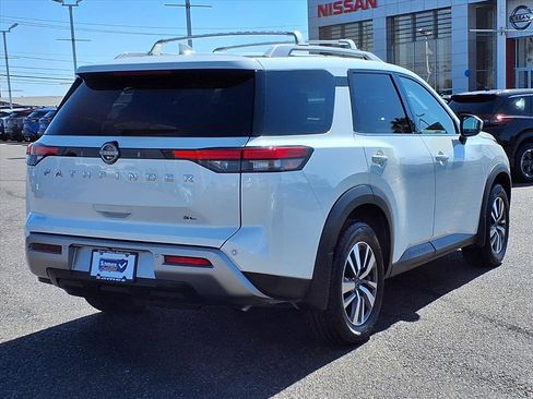 Certified 2024 Nissan Pathfinder SL image 8