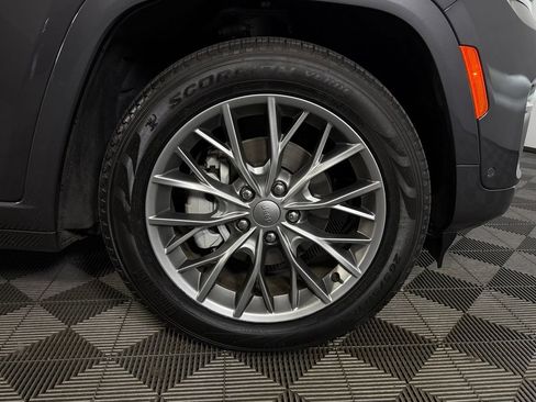 Used 2025 Jeep Grand Cherokee Summit AWD/4WD image 13