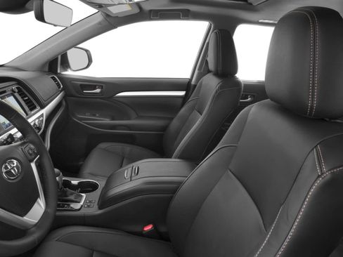 Used 2017 Toyota Highlander XLE AWD/4WD image 6