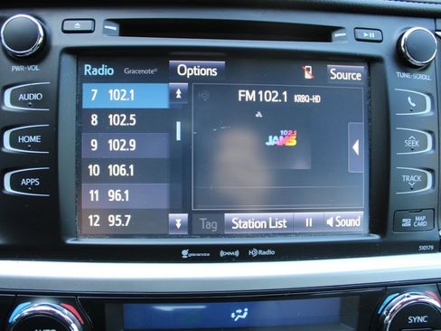 Used 2017 Toyota Highlander XLE image 18